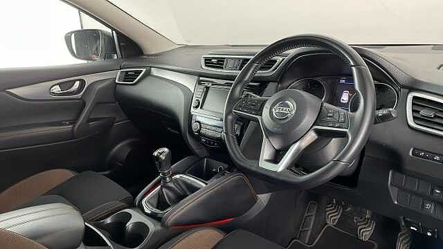 Nissan Qashqai NISSAN Qashqai 1.3 DIG-T N-Motion SUV 5dr Petrol Manual Euro 6 (s/s) (140 ps)