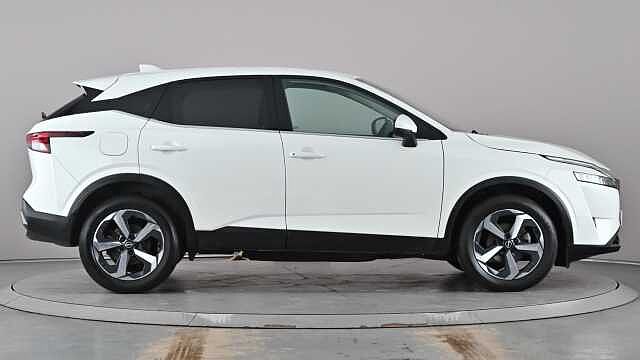 Nissan Qashqai NISSAN Qashqai 1.3 DIG-T MHEV N-Connecta SUV 5dr Petrol Hybrid Manual Euro 6 (s/